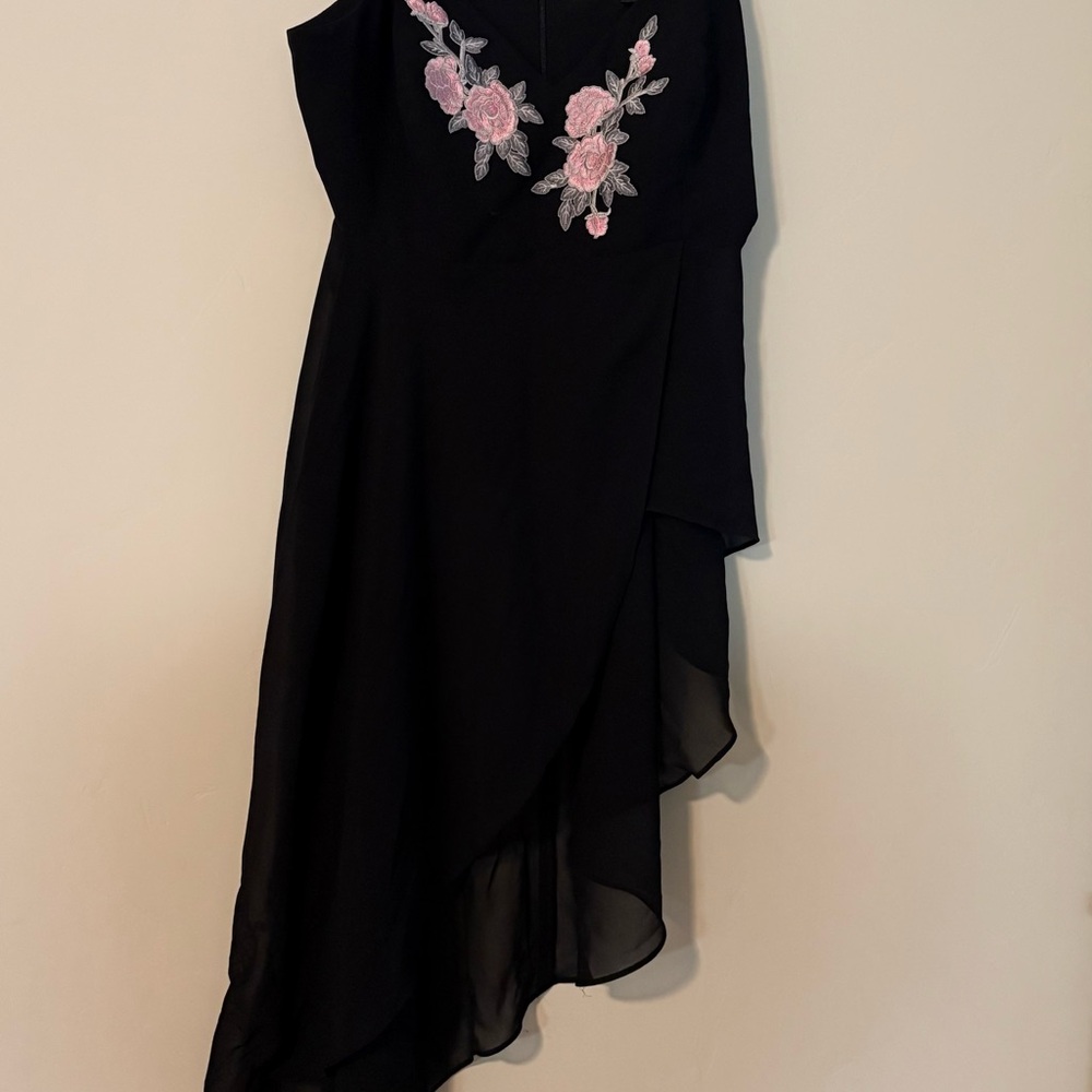 Flirty and Elegant Sleeveless Top with Pink Floral Embroidery